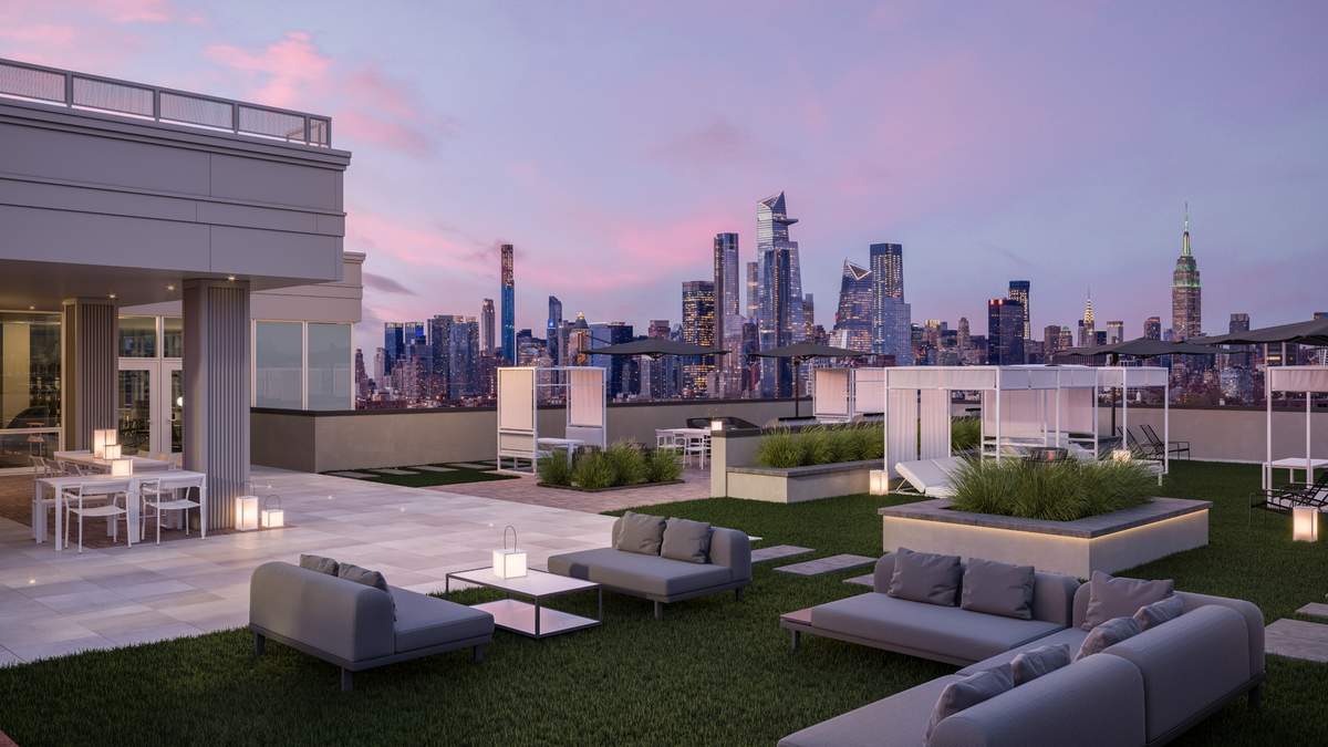 7Seventy House rooftop terrace with Manhattan skyline